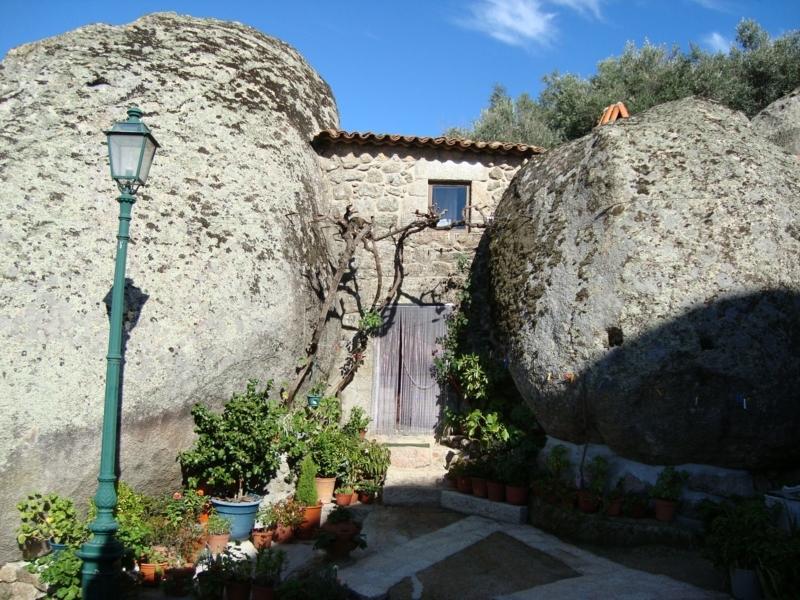 Taverna Lusitana Monsanto Exterior foto